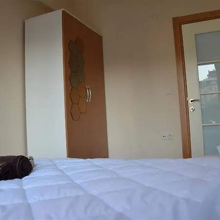 Aparthotel Hill *